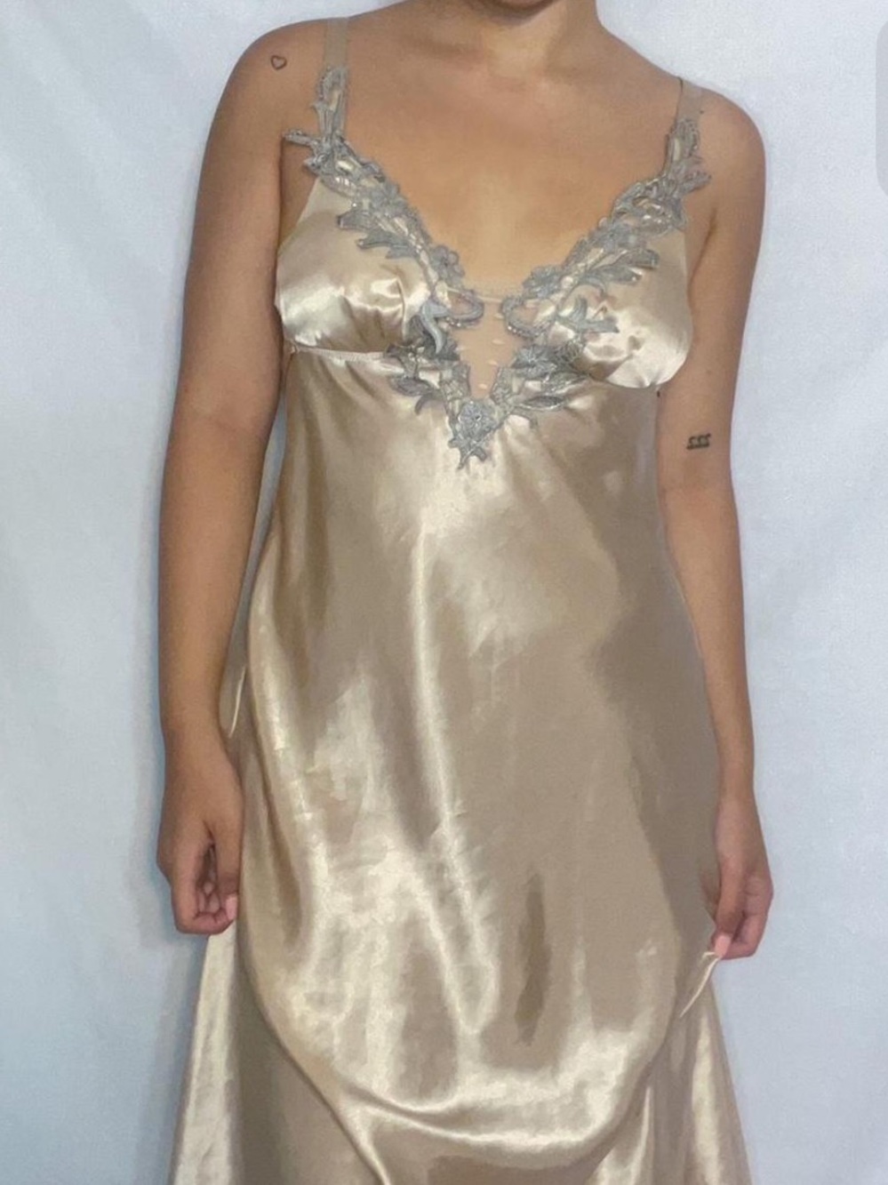 Flora by Flora Nikrooz
Stella Satin Venise Trim Almond/blush Gown size XL